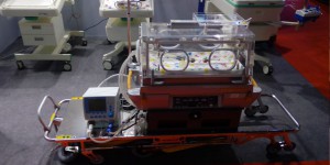 Транспортный инкубатор Atom Transcapsule V-808 с ИВЛ Fabian nCPAP